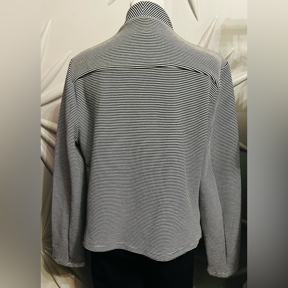 EUC Premise SZM black/wht striped open front blazer w/interior pockets/bust 44” - Picture 2 of 5